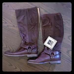 NEY Frye 💯 leather boots.